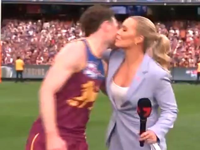 Lachie Neale and Abbey Holmes shared a kiss on the cheek.