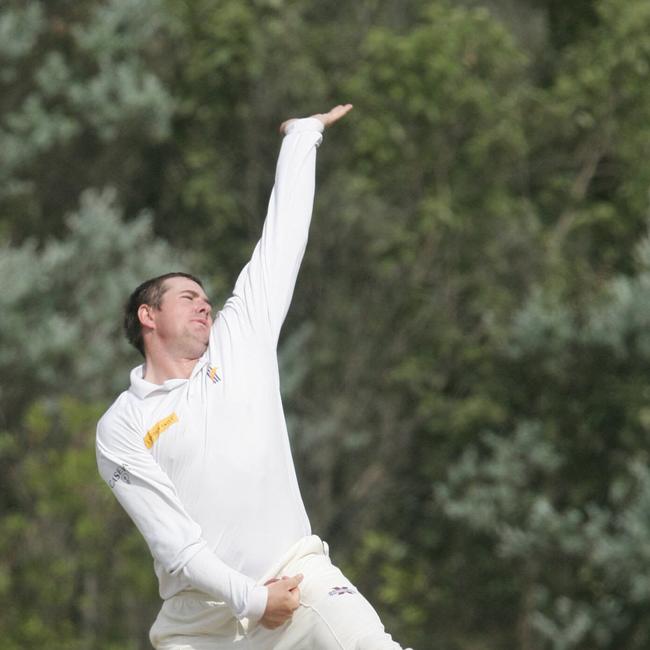 FEBRUARY 11, 2006: Sport.Cricket at Kerrydale Oval, Robina. Norths versus Gold Coast. Daniel Doran from Gold Coast. PicJono/Searle
