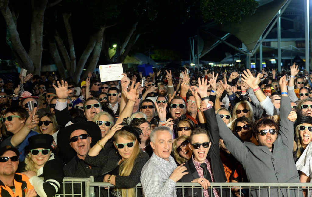 Race crowd smashes world record for sunglasses at night | The Courier Mail