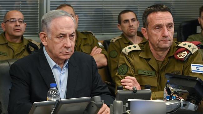 Israeli Prime Minister Benjamin Netanyahu (L), Chief of the General Staff of the Israel Defense Forces Herzi Halevi.