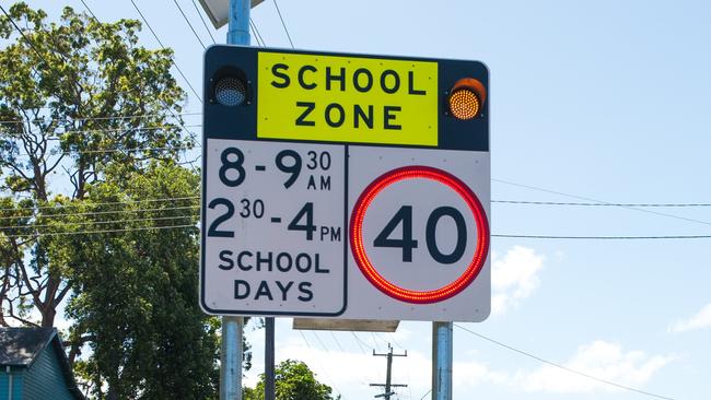 flashing 40k school zone sign  harbour drive.Photo: Trevor Veale / The Coffs Coast Advocate