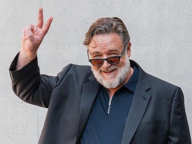 MILAN, ITALY - JUNE 17: Russell Crowe arrives at the Giorgio Armani fashion show during the Milan Menswear Spring/Summer 2025 on June 17, 2024 in Milan, Italy. (Photo by Claudio Lavenia/Getty Images)