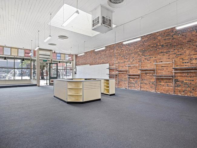 The former Salvation Army op shop in the "Bendigo Antique Market" building on High St could be redeveloped into a trendy speak-easy or sports bar. Picture: Priority1 Property.