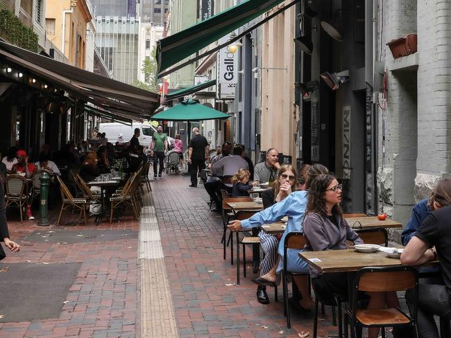 MELBOURNE, AUSTRALIA - NewsWire Photos 18 FEBRUARY 2022 : Victtorians will be able to enjoy more freedoms from 6pm tonight, with the easing of some of the last remaining covid-19 restrictions.A major win is the density levels in hospitality venues to be scrapped. People are pictured dining in Hardware Lane in MelbourneÃs CBD. Picture: Ian Currie.