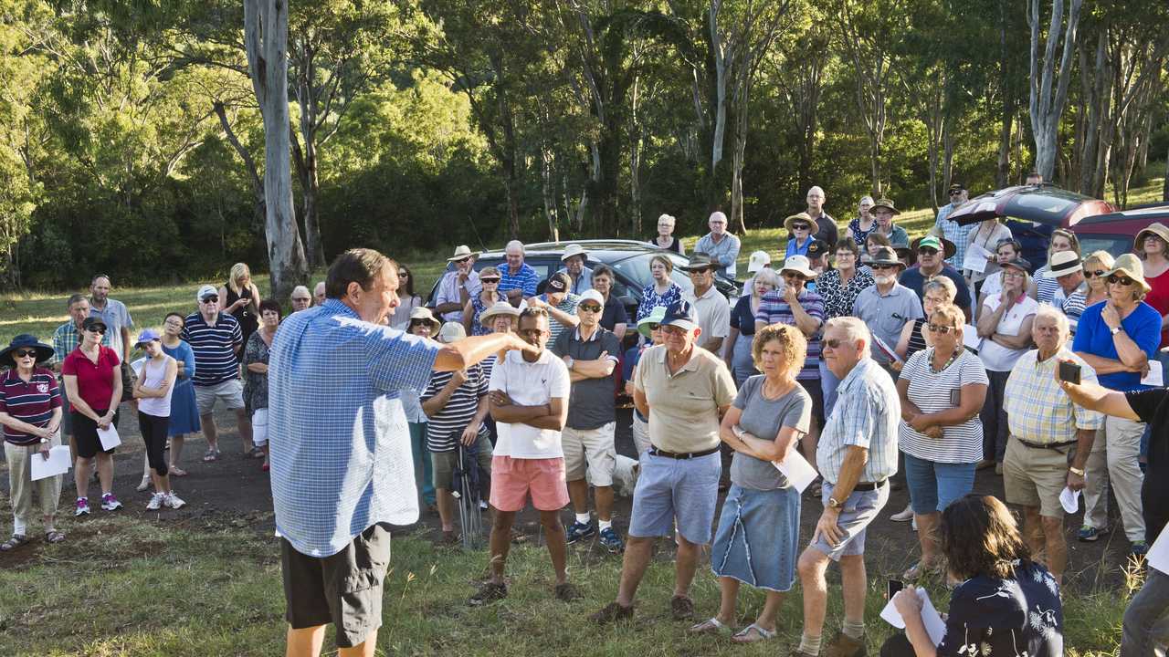 Phil Collins speaks at the meeting regarding a new housing estate in Prince Henry Heights . Tuesday, 16th Jan, 2018. Picture: Nev Madsen