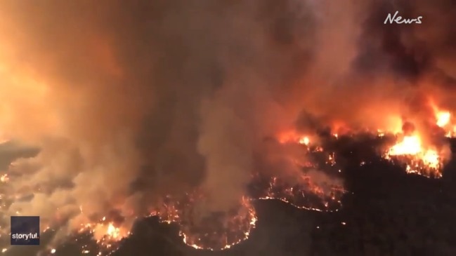 Helicopter footage shows huge bushfire in Victoria tourist region