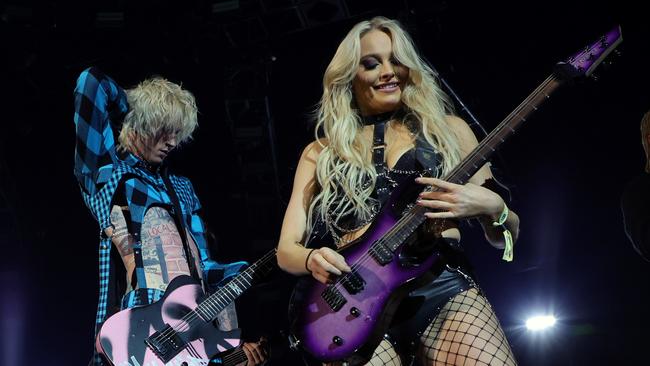 Machine Gun Kelly and guitarist Sophie Lloyd. (Photo by Ethan Miller/Getty Images)