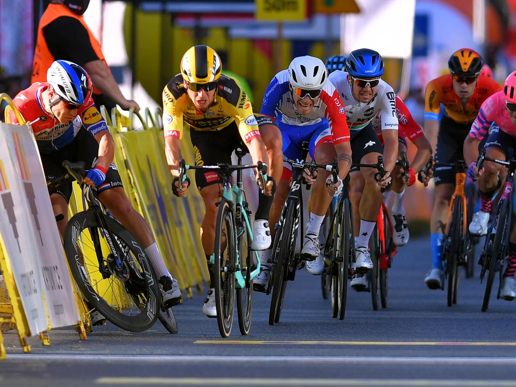 The moment Dylan Groenewegen collided with Fabio Jakobsen.