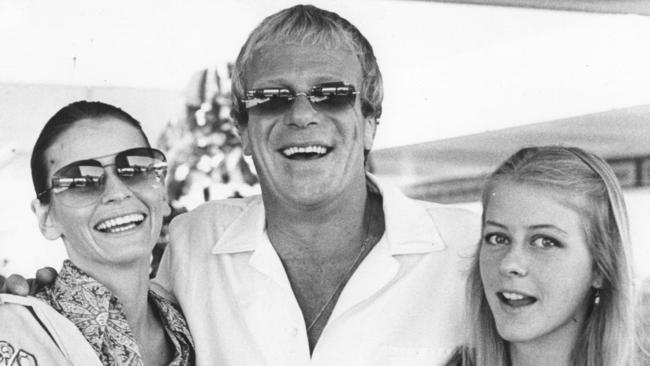 Actor Jack Thompson with his two girlfriends, sisters Le and Bunkie King in 1978