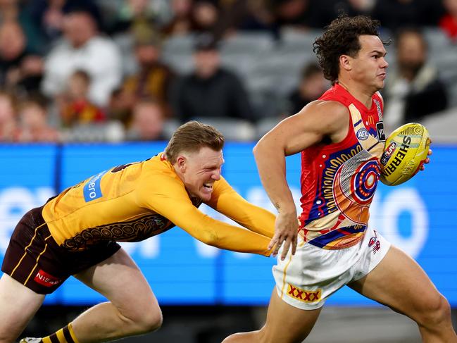 MELBOURNE, AUSTRALIA - MAY 24: Cam Rayner of the Lions is tackled by James Sicily of the Hawks during the round 11 AFL match between Hawthorn Hawks and Brisbane Lions at Melbourne Cricket Ground, on May 24, 2025, in Melbourne, Australia. (Photo by Josh Chadwick/AFL Photos/via Getty Images)