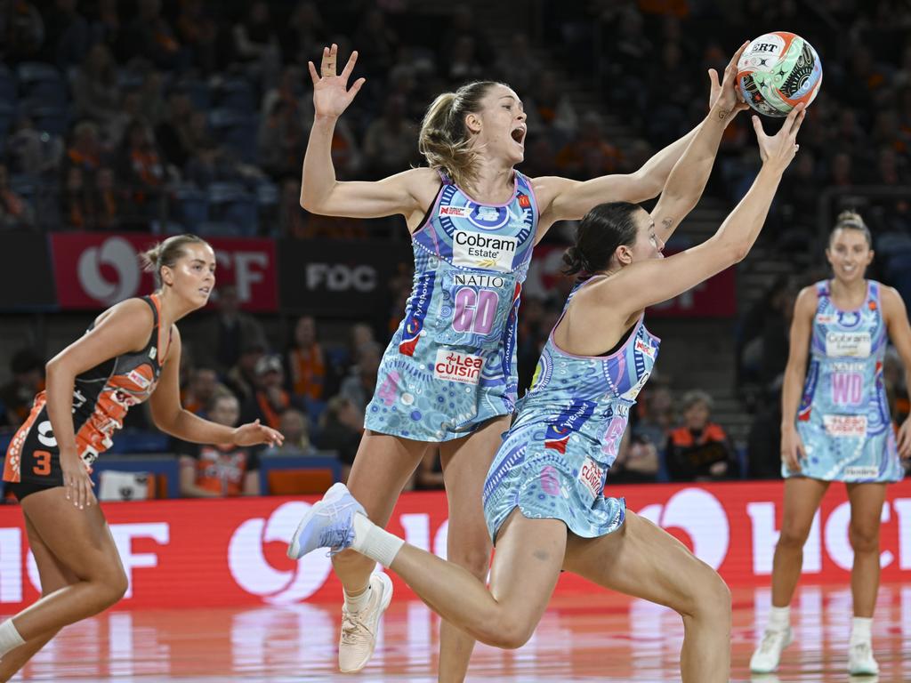 Kim Jenner of the Mavericks and teammate Olivia Lewis reach for the ball. Picture: Jaimi Joy/Getty Images