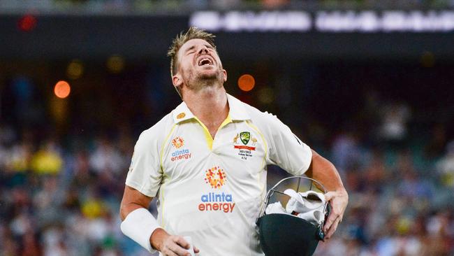 Australia's batsman David Warner reacts after being dismissed during day one of the second cricket Test match of the Ashes series between Australia and England in Adelaide on December 16, 2021. (Photo by Brenton Edwards / AFP) / — IMAGE RESTRICTED TO EDITORIAL USE – STRICTLY NO COMMERCIAL USE —