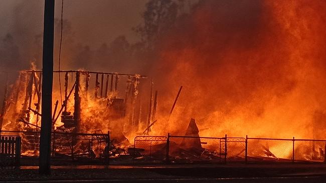 Dramatic footage of a property on fire in Rappville during the bushfires.