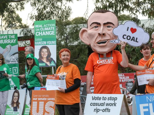 ADV NEWS : Getup campaigners at the Belair Primary School voting booth.18/5/2019     AAP Image/Russell Millard)