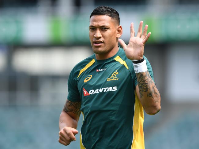 Israel Folau of the Wallabies waves to the crowd as he runs onto the pitch before the rugby match between Australia and the Barbarians at Allianz Stadium in Sydney, Friday, October 28, 2017. (AAP Image/David Moir) NO ARCHIVING, EDITORIAL USE ONLY