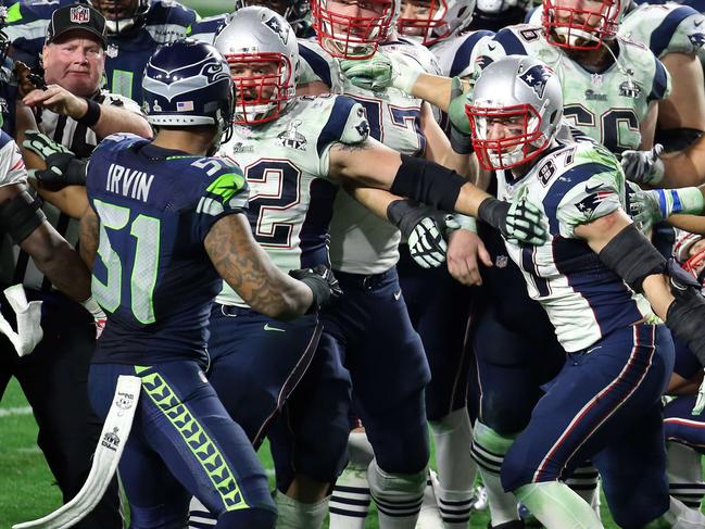 GLENDALE, AZ - FEBRUARY 01: Bruce Irvin #51 of the Seattle Seahawks and Rob Gronkowski #87 of the New England Patriots exchange words late in the fourth quarter during Super Bowl XLIX at University of Phoenix Stadium on February 1, 2015 in Glendale, Arizona. Andy Lyons/Getty Images/AFP == FOR NEWSPAPERS, INTERNET, TELCOS & TELEVISION USE ONLY ==