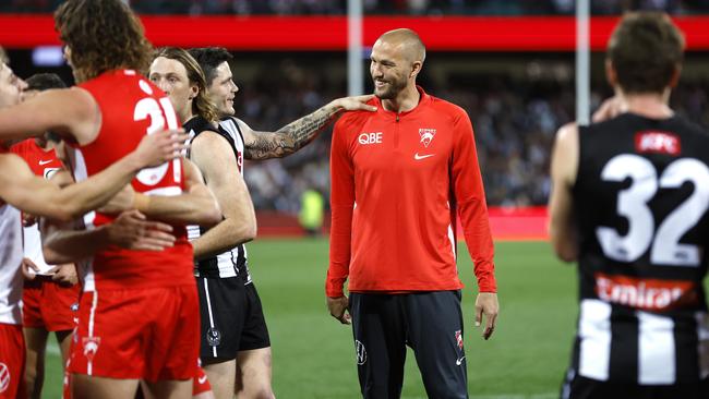 Sam Reid speaks with Jack Crisp after the prelim. Photo: Phil Hillyard