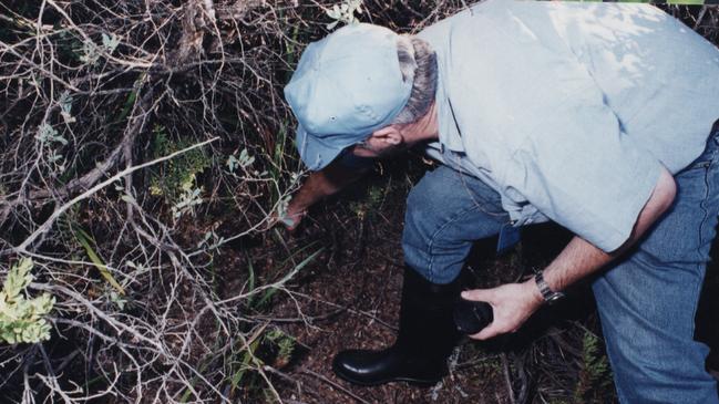 Pathologist Malcolm Dodd on the Sorrento site where bushwalkers discovered a skeleton.