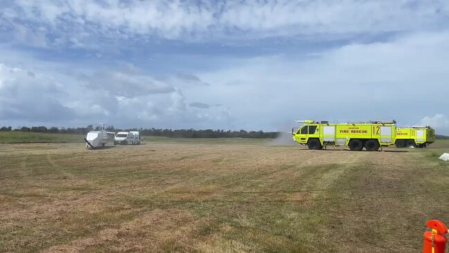 Video: Airport disaster demonstration with fire and rescue, police, ambulance