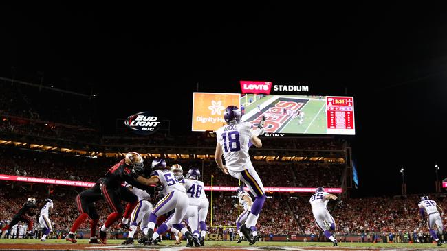 SANTA CLARA, CA - SEPTEMBER 14: Jeff Locke #18 of the Minnesota Vikings punts the ball against the San Francisco 49ers during their NFL game at Levi's Stadium on September 14, 2015 in Santa Clara, California. Ezra Shaw/Getty Images/AFP == FOR NEWSPAPERS, INTERNET, TELCOS & TELEVISION USE ONLY ==