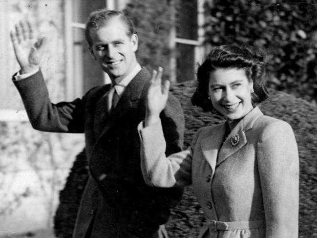 11/1947. Princess Elizabeth and the Duke of Edinburgh on their honeymoon home at Romsey. Queen Elizabeth II. Prince Philip. 1947. Picture: AP