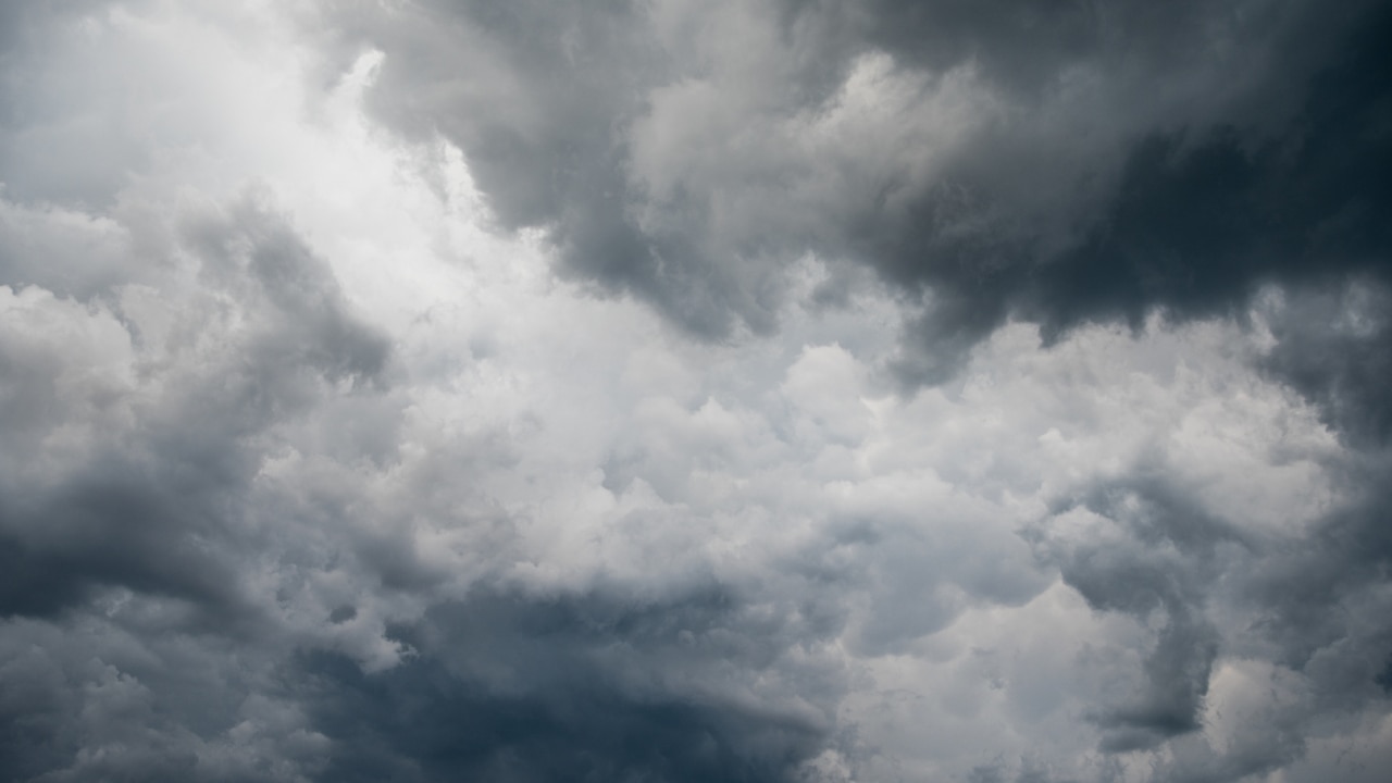 Parts of Victoria and New South Wales experience wet weather