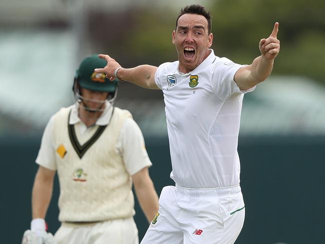 HOBART, AUSTRALIA - NOVEMBER 15: Kyle Abbott of South Africa takes the wicket of Adam Voges of Australia during day four of the Second Test match between Australia and South Africa at Blundstone Arena on November 15, 2016 in Hobart, Australia. (Photo by Robert Cianflone/Getty Images)