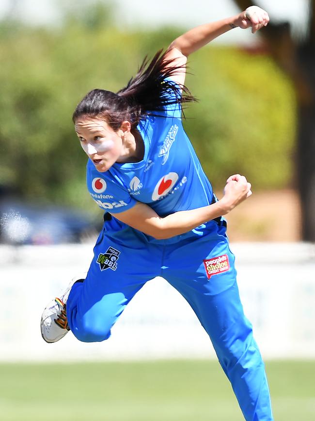 Megan Schutt has finished the WBBL minor rounds as the most economical bowler of the competition. Picture: MARK BRAKE/GETTY IMAGES