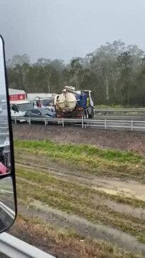 Nine vehicle pile-up on Bruce Highway