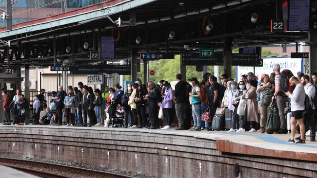 SYDNEY, AUSTRALIA - NewsWire Photos AUGUST 31, 2022: People packed onto platform 22 at Central Station as they wait for a train. Industrial union action is causing delays and less trains on the train and bus networks.Picture: NCA NewsWire / Damian Shaw