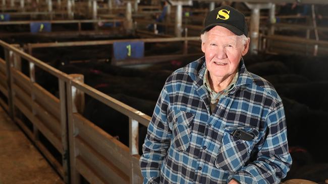 The final Pakenham Store sale, VLE, Pakenham, Graham Browman, 84 yo, from Pakenham, #0408358629, bought lot #1 25 years ago here