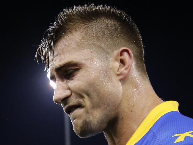 Kieran Foran of the Eels leaves the field with an injury during the round 12 NRL match between the Newcastle Knights and the Parramatta Eels at Hunter Stadium in Newcastle, Monday, May 30, 2016. (AAP Image/Darren Pateman) NO ARCHIVING, EDITORIAL USE ONLYÊ