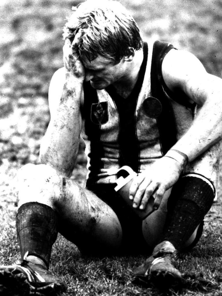 Peter Moore holding his head in anguish after the 1979 grand final loss.