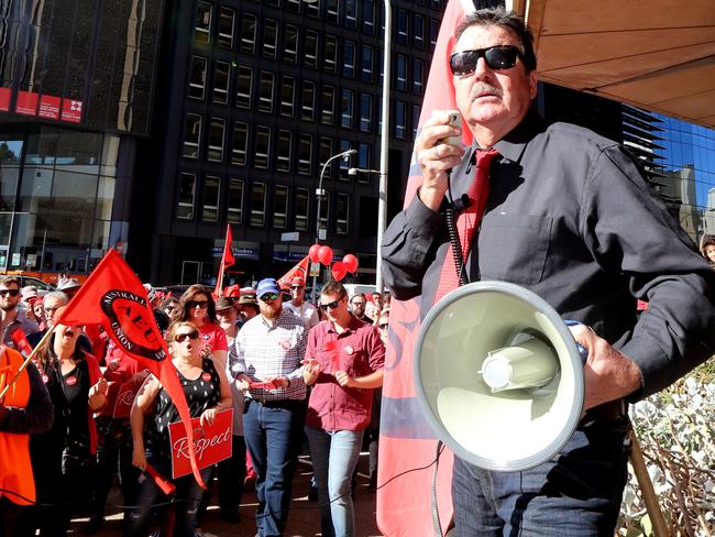 Australian Education Union (AEU) President Howard Spreadbury speaks to members during a rally outside the Department of Education building in Adelaide, Friday, October 26, 2018. (AAP Image/Kelly Barnes) NO ARCHIVING