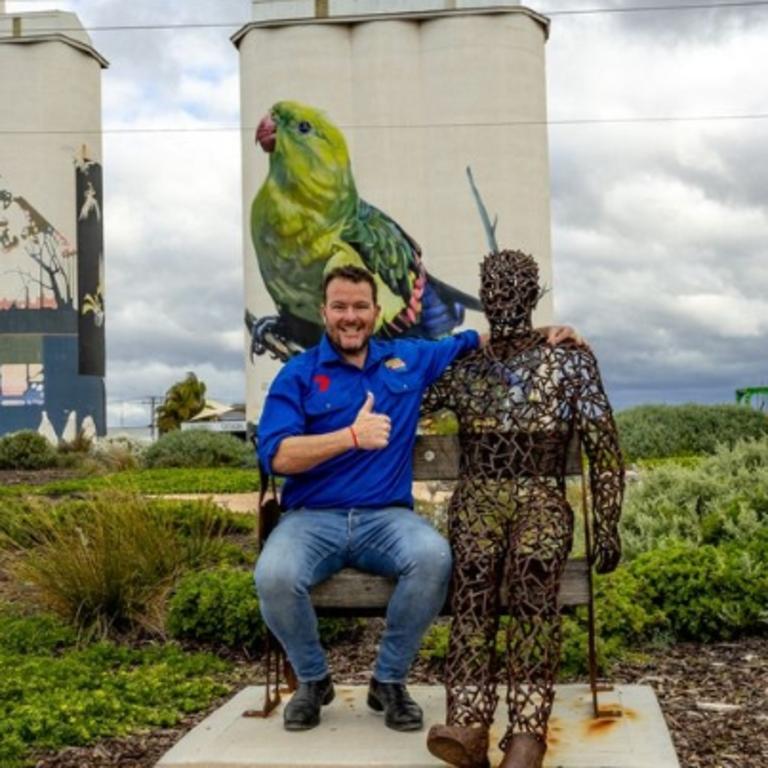 Andrew ‘Cosi’ Costello in the Riverland. Picture: Instagram @southaussiewithcosi