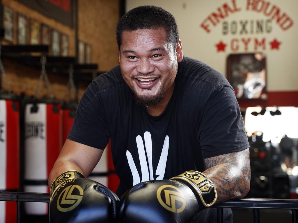 Joey Leilua at his first boxing training session after having Covid. Picture: Tim Hunter.