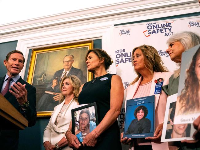 Victims of online harm with Senator Richard Blumenthal lobbying for the reforms last week. Picture: Kent Nishimura Photo: Getty Images.