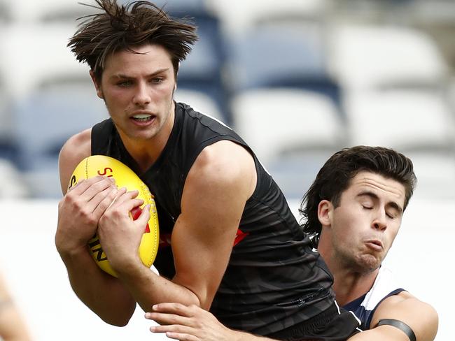 GEELONG, AUSTRALIA - FEBRUARY 26: Oliver Henry of the Magpies marks the ball during the AFL Practice Match between the Geelong Cats and the Collingwood Magpies at GMHBA Stadium on February 26, 2021 in Geelong, Australia. (Photo by Darrian Traynor/Getty Images)