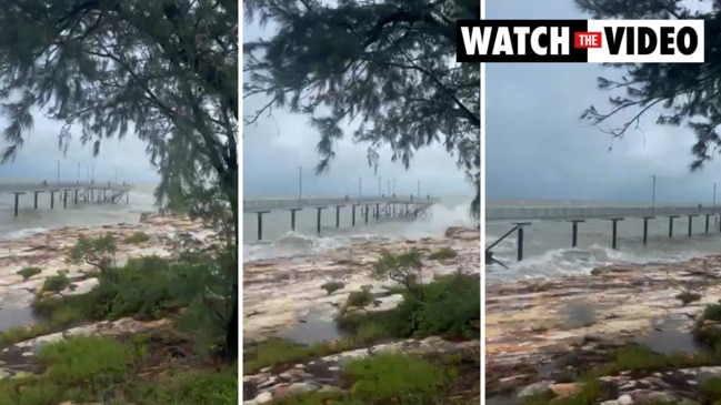 Wild weather sweeps Darwin coast