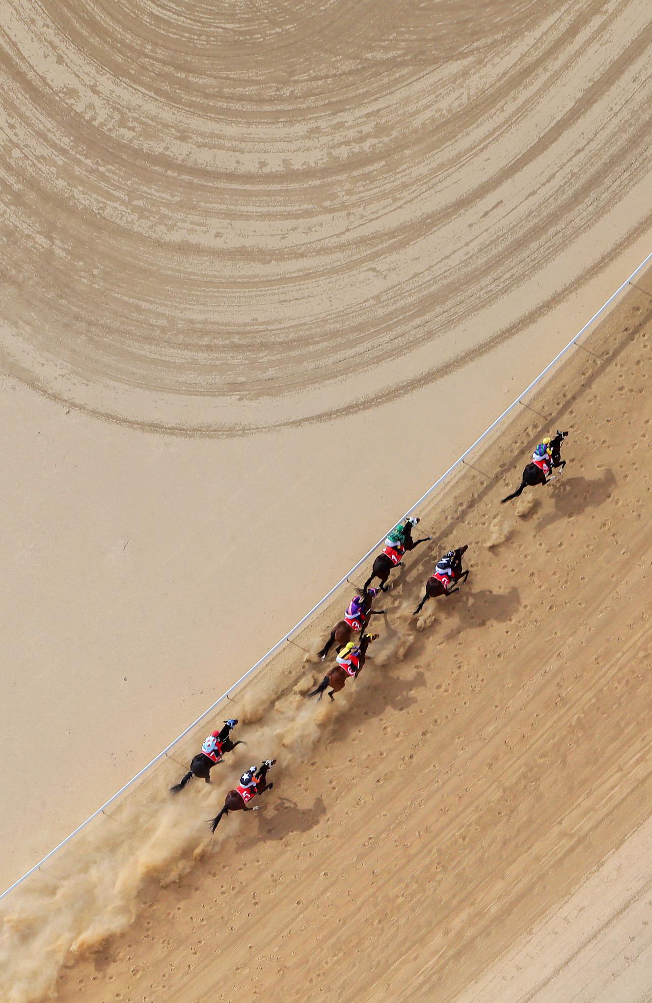 Birdsville Race Carnival draws almost 7000 for 'schoolies ...