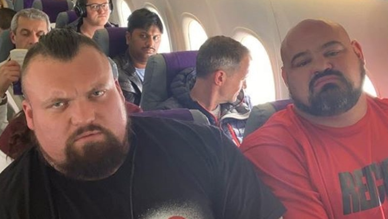 Strongmen Eddie Hall and Brian Shaw in hilarious plane photo | Gold ...