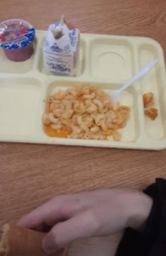 NY dad goes viral after posting photo of son's school meal