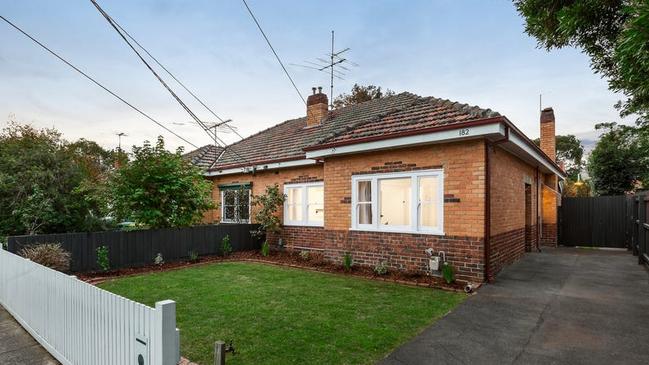 Another Art Deco-style pad is heading under the hammer in Northcote.