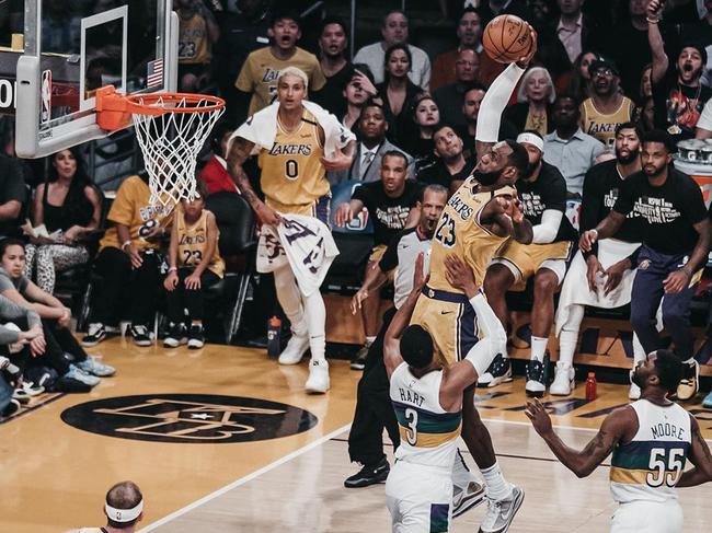 LeBron James introduced Josh Hart's face to his crotch.