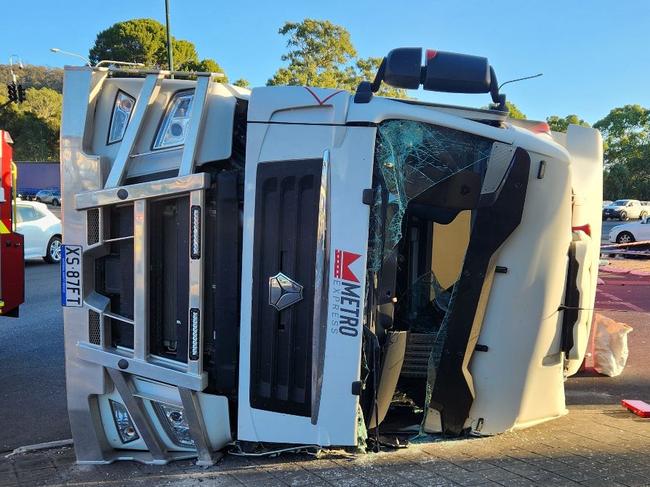 A truck has rolled at the base of the south-eastern freeway, with no reports of serious injury.