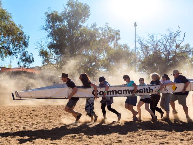 A team comes down the home stretch in the Henley on Todd Head of the River in Alice Springs August 19 2017. Photo: EMMA MURRAY