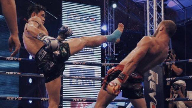 Muay Thai fighter channels The Matrix to avoid vicious headkick | Daily ...