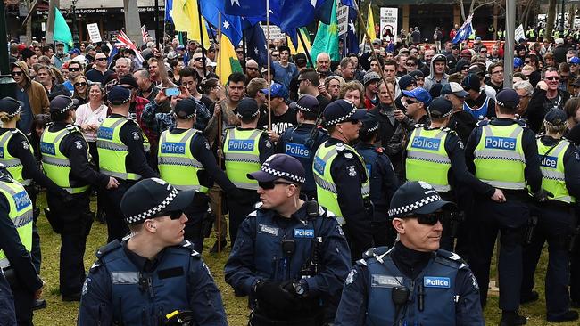 Anti-mosque protesters hijack meeting as Bendigo councillors get police ...