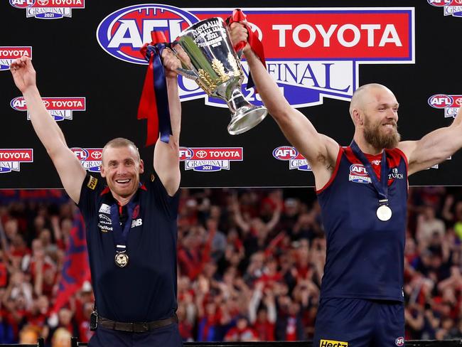 Dees unveil Basil-proof flag celebration