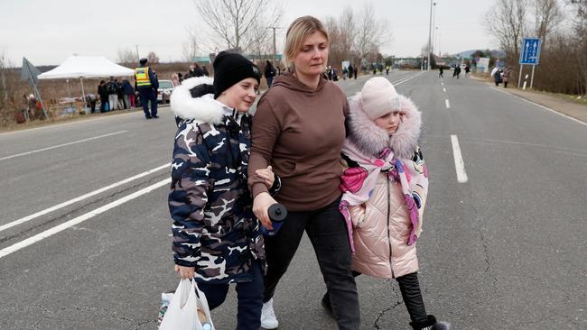 Anna with her two children. REUTERS/Bernadett Szabo